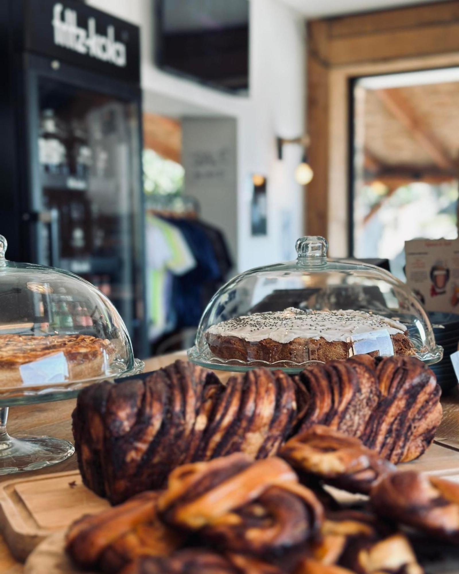 Le Coffee Ride Cycling Cafe Hotel Ставело Екстериор снимка