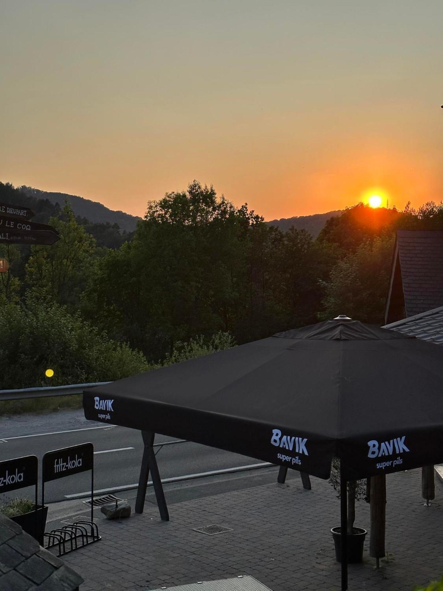 Le Coffee Ride Cycling Cafe Hotel Ставело Екстериор снимка